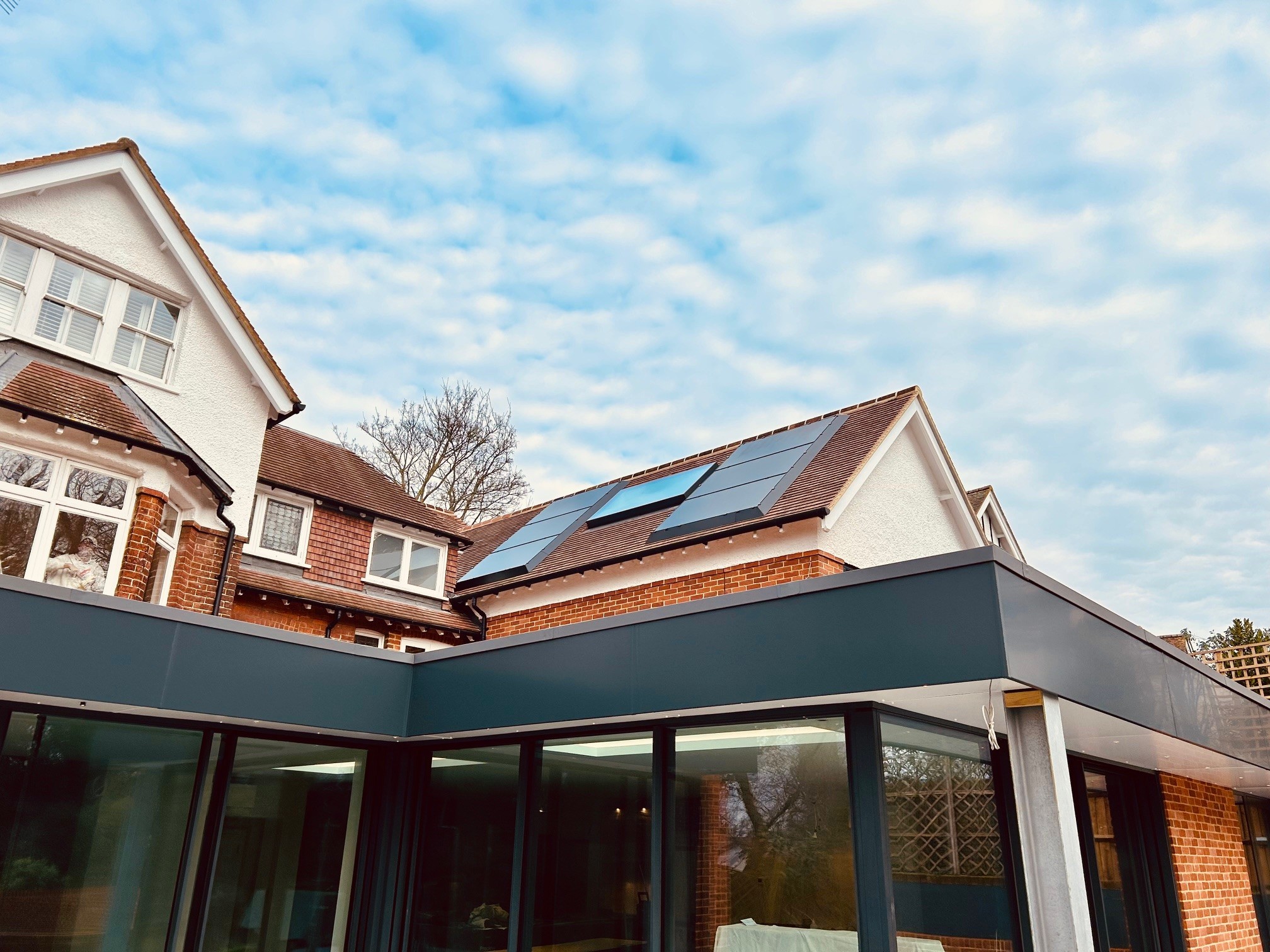 نصب پنل‌های خورشیدی شرکت توان